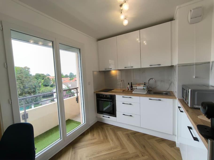 Agreable Studio Chantilly Avec Balcon Et Parking Securise Pau Esterno foto