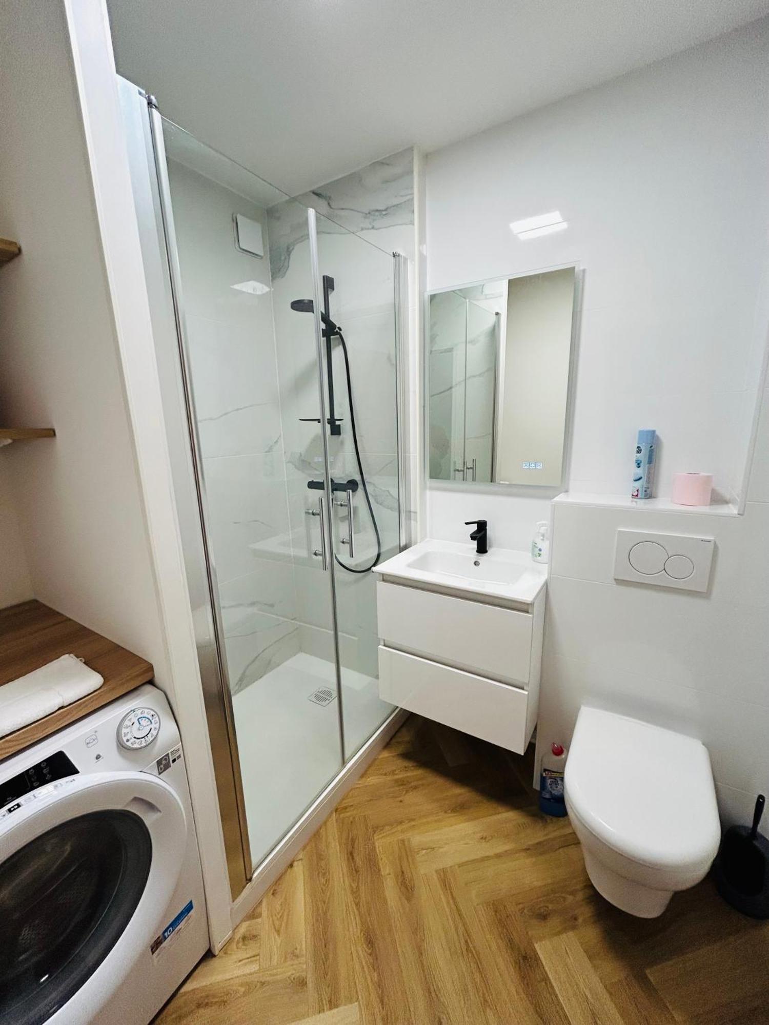 Agreable Studio Chantilly Avec Balcon Et Parking Securise Pau Esterno foto