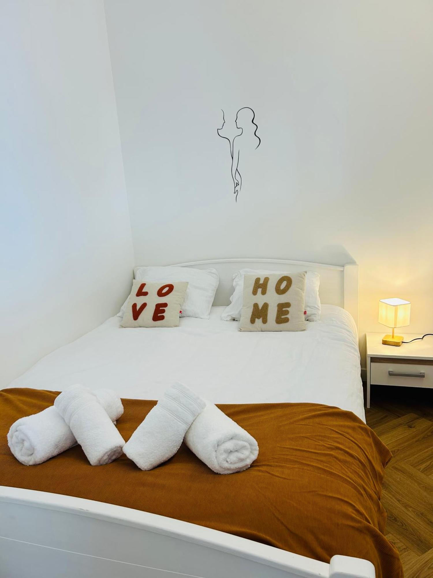 Agreable Studio Chantilly Avec Balcon Et Parking Securise Pau Esterno foto