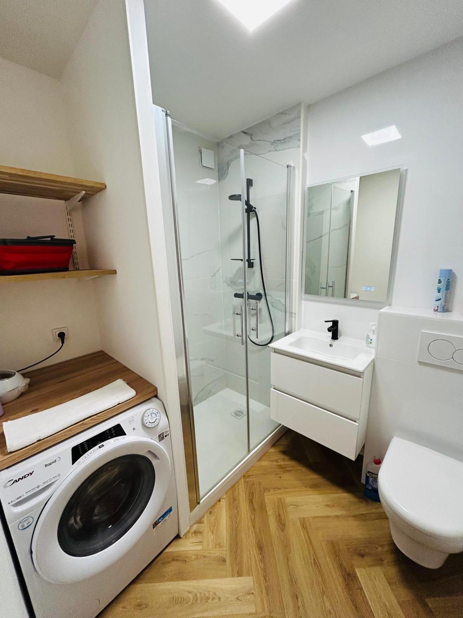 Agreable Studio Chantilly Avec Balcon Et Parking Securise Pau Esterno foto